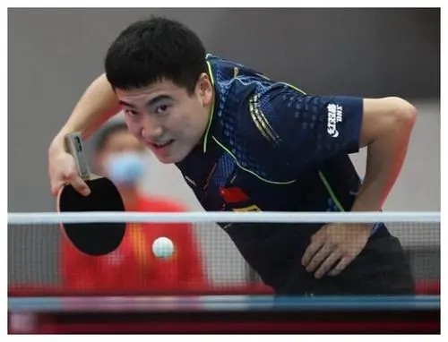 足球比赛中 足球比赛中